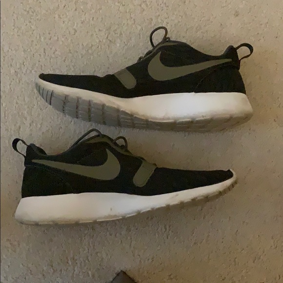 Nike Other - Host Pick!! Nike Men’s Roche size 10